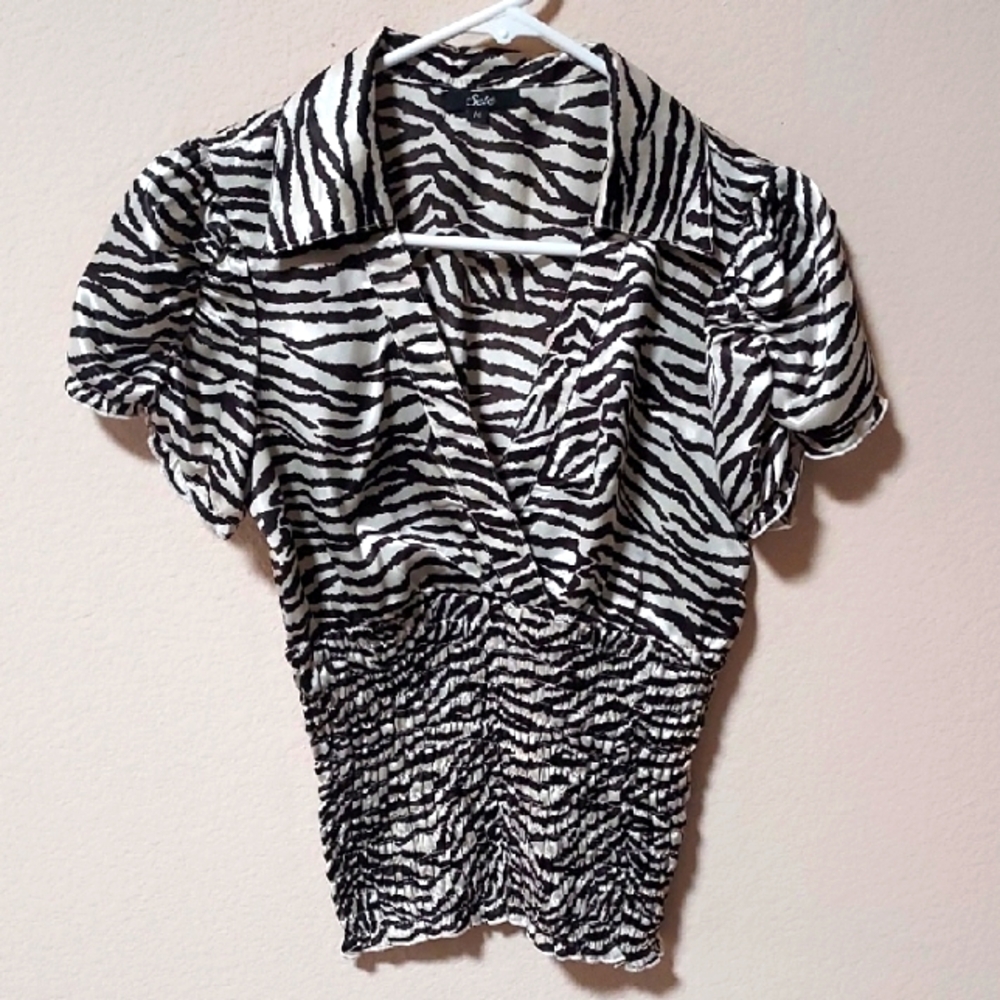 Sele Black and White Ruched Notched Collar Blouse- Size- M